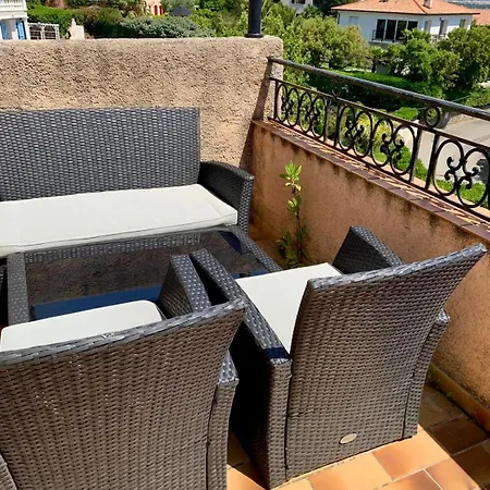 F2 Sea View, Pool & Terrace Saint-aygulf And Car Place Apartment